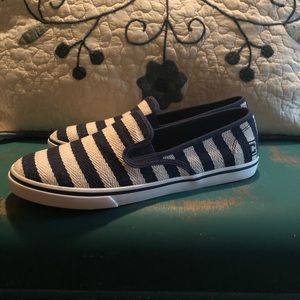 NWOT Women’s Blue & Cream Chaps Jessica Loafers